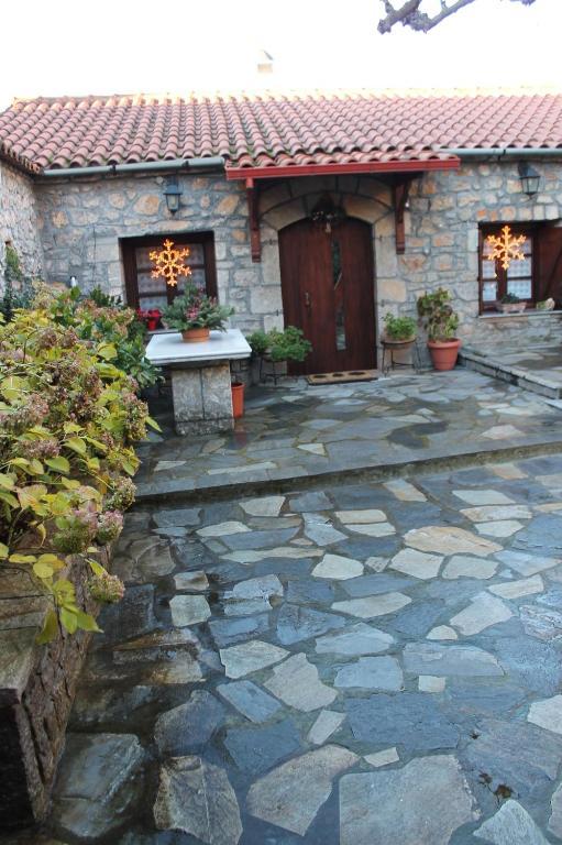 Guesthouse Karahalios Polydrosos Esterno foto