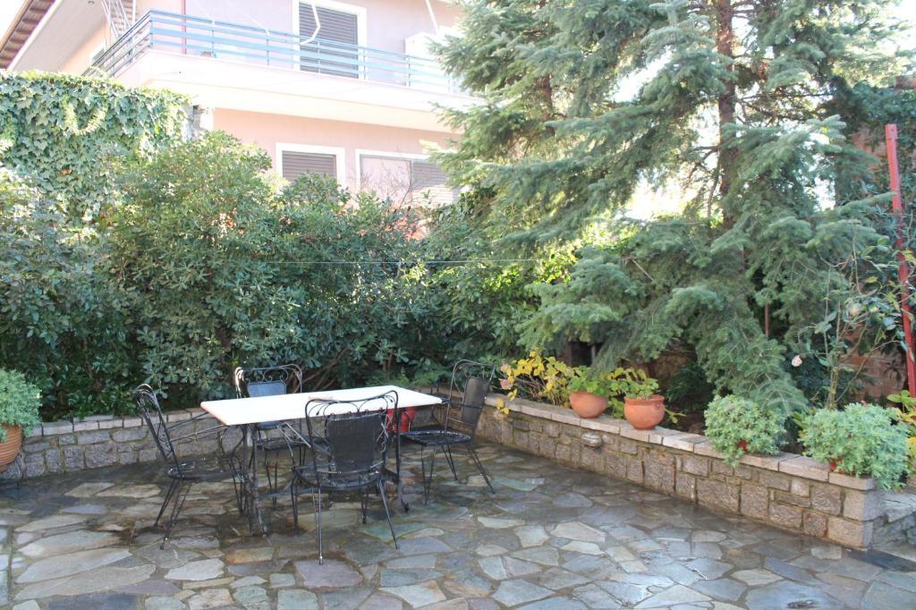 Guesthouse Karahalios Polydrosos Esterno foto